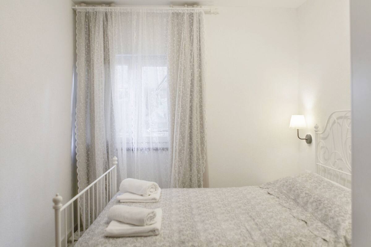 Comfort Apartment, 2 Bedrooms | 4 bedrooms, bed sheets