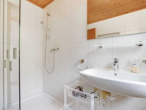 Classic Chalet, 2 Bedrooms | Bathroom - Chalet in Iselsberg-stronach Near Ski-lift (Iselsberg-Stronach)