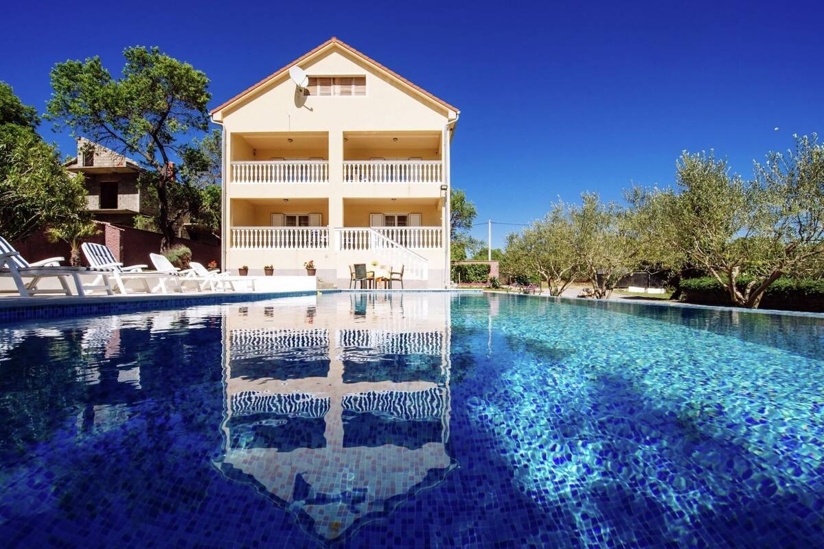 コンフォート ハウス 6 ベッドルーム | 外観