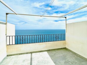 Classic Apartment, 2 Bedrooms | Balcony - Seafront Apartment in La Garrofa Near the Beach (Almeria)