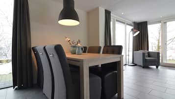 Classic House, 3 Bedrooms | Dining
