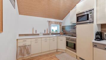 Classic House, 2 Bedrooms | Private kitchen | Fridge, microwave, oven, coffee/tea maker