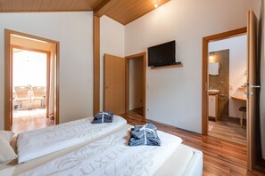 2 bedrooms, bed sheets - Modern Holiday Home in Pinsdorf With Garden (Pinsdorf)