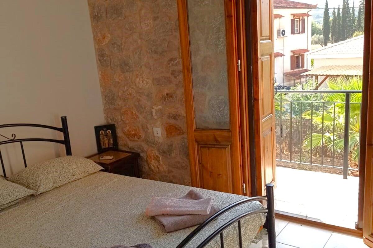 Comfort Apartment, 3 Bedrooms | 4 bedrooms, bed sheets