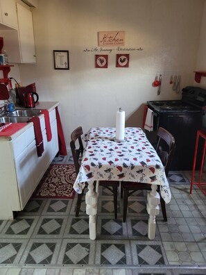 Apartment, 1 Bedroom, Garden View | Dining room - Tower Of Little Italy (Niagara Falls)