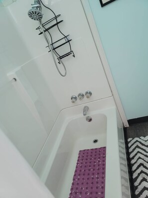 Apartment, 1 Bedroom, Garden View | Bathroom - Tower Of Little Italy (Niagara Falls)