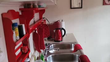 Apartment, 1 Bedroom, Garden View | Interior