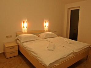 6 habitaciones, muebles diferentes y ropa de cama 