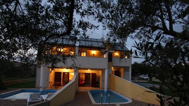 Classic House, 4 Bedrooms | Pool | Indoor pool, outdoor pool - Splendid Holiday Home in Novigrad Near sea (Novigrad)