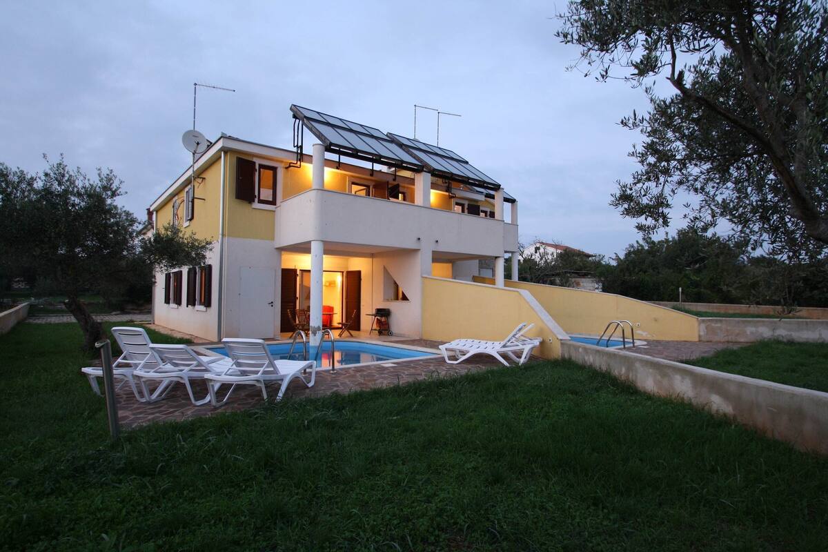 Hus Comfort - 4 sovrum | Pool | Inomhuspool och utomhuspool