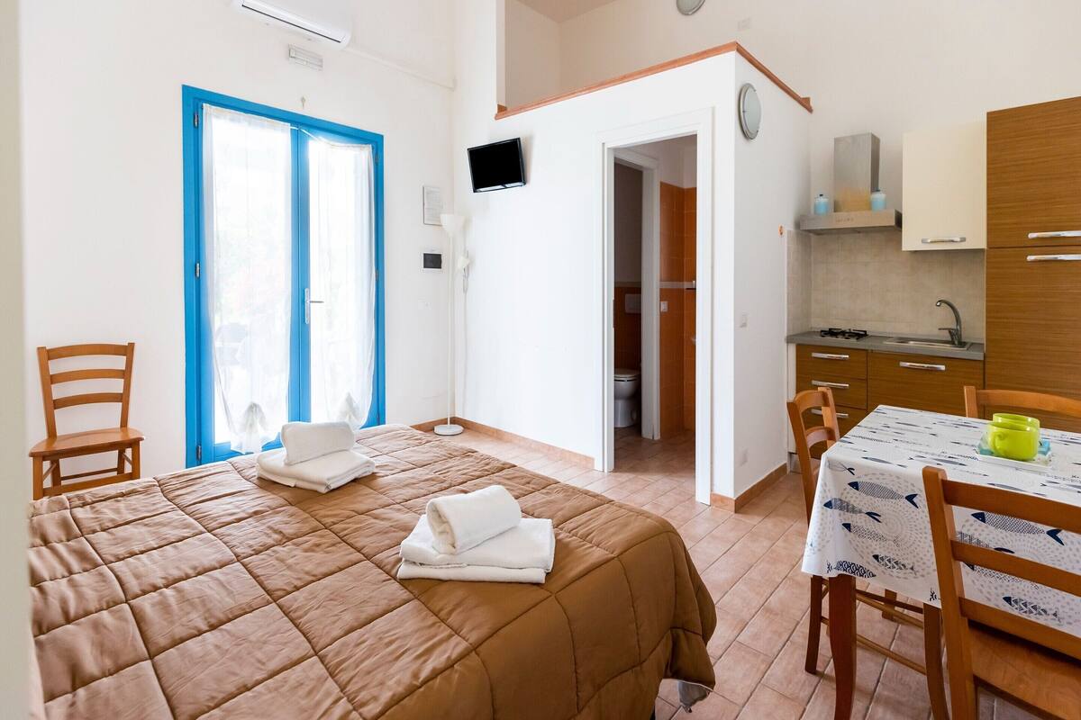 Comfort House, 2 Bedrooms | 5 bedrooms, bed sheets