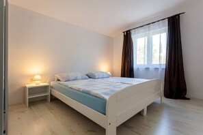 3 bedrooms, bed sheets