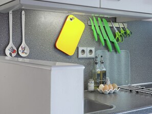 Fridge, microwave, dishwasher, coffee/tea maker