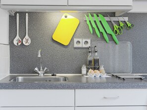 Casa clásica, 2 habitaciones | Cocina privada | Refrigerador, microondas, lavavajillas y cafetera y tetera 