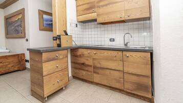 Classic Chalet, 3 Bedrooms | Private kitchen | Fridge