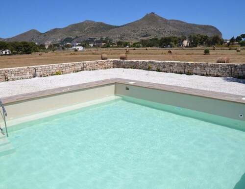 Refreshing Holiday Home in Favignana With Swimming Pool