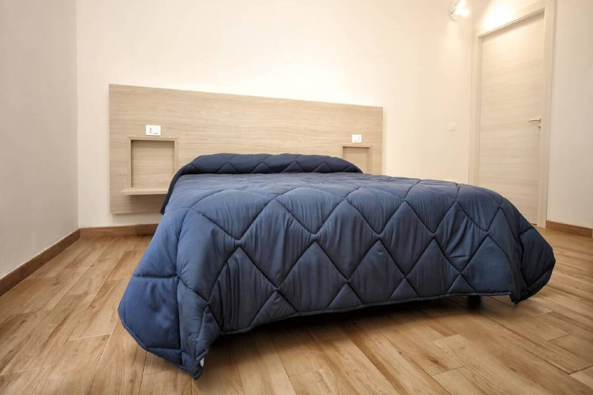 1 bedroom, bed sheets