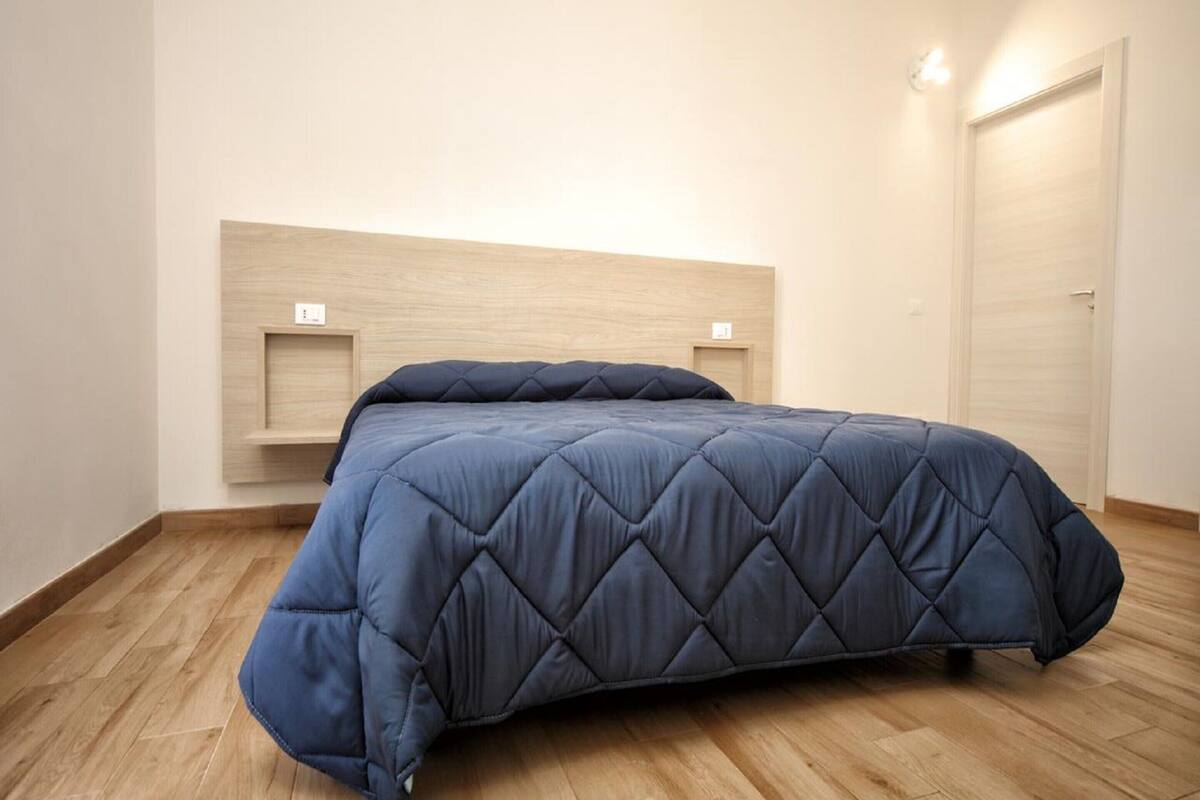 1 bedroom, bed sheets