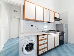 Eigene Küche | Kühlschrank, Ofen