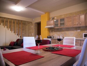 Vila Klasik, 4 kamar tidur | Tempat makan