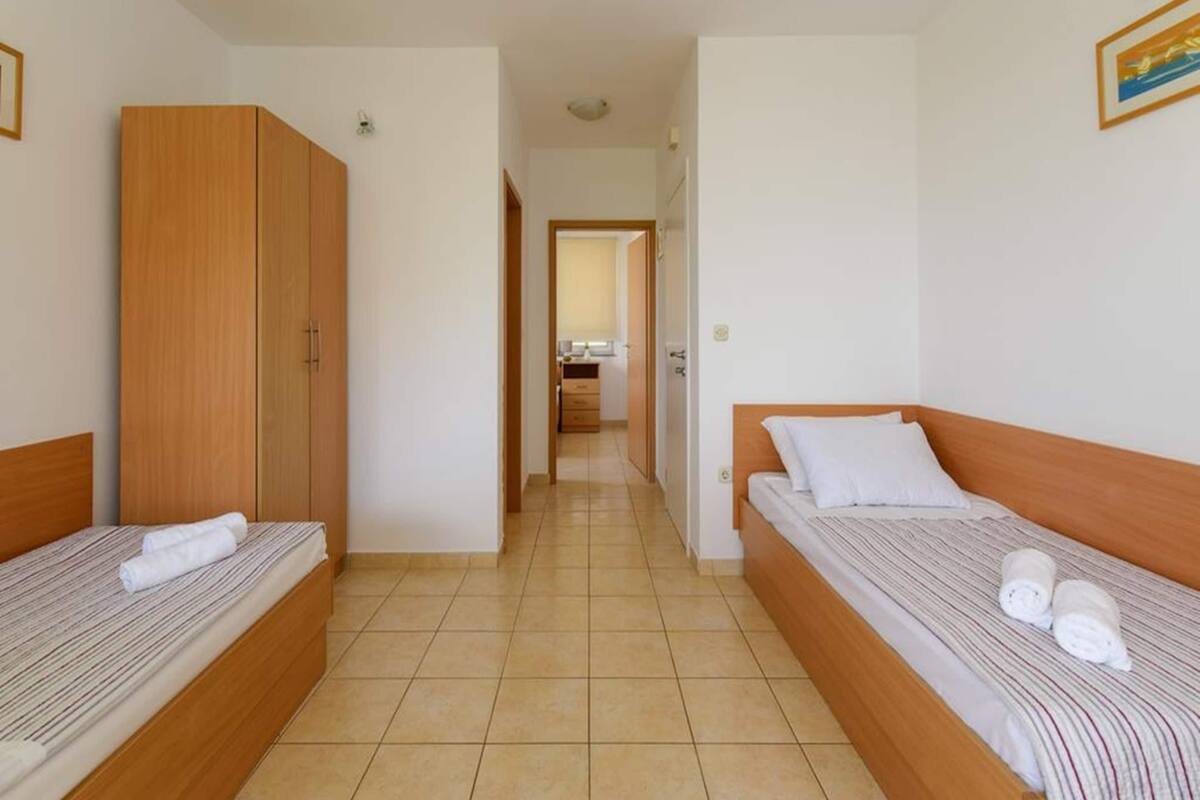 Comfort Apartment, 2 Bedrooms | 1 bedroom, bed sheets
