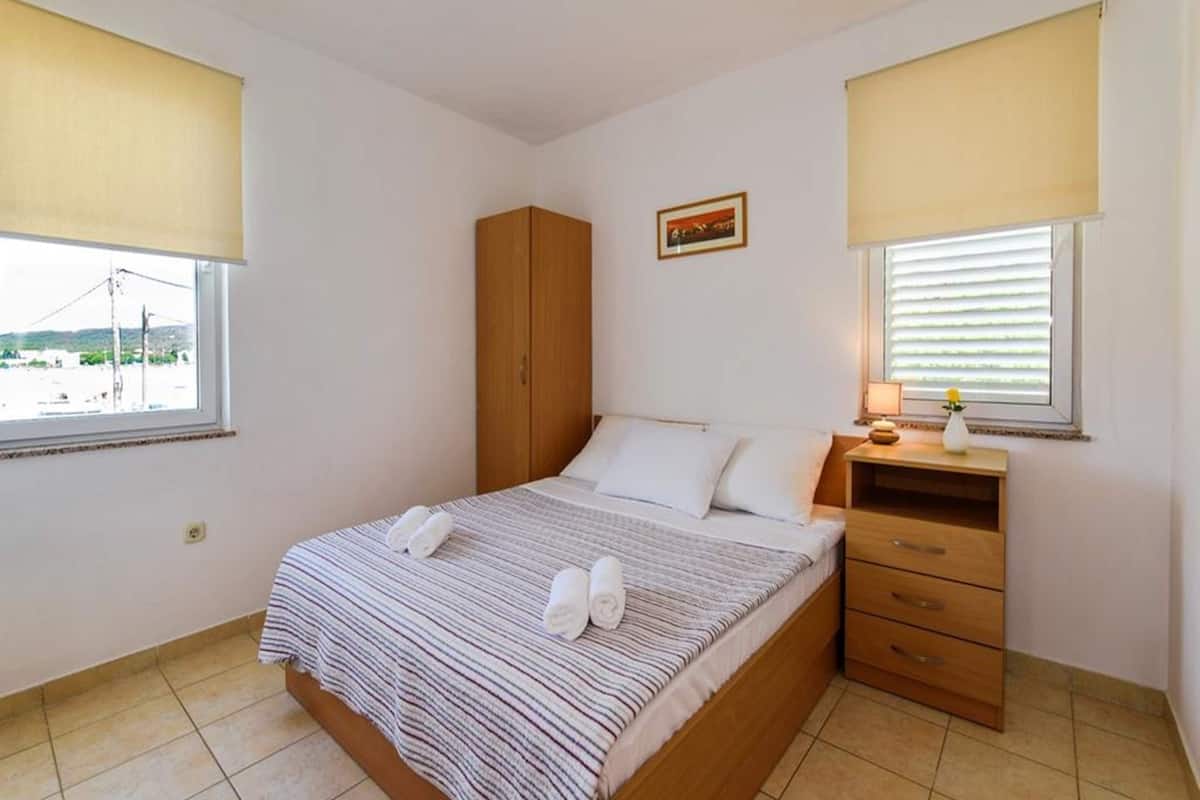 1 kamar tidur dan seprai linen