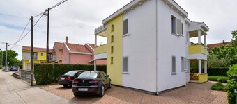 Homely Apartment in Sukosan Near Sea