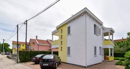 Homely Apartment in Sukosan Near Sea