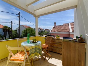 Apartamento clássico, 1 quarto | Sacada