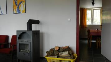 Comfort House, 4 Bedrooms | Living room | DVD player