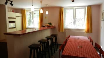 Peti sejuk, ketuhar gelombang mikro, ketuhar, dapur