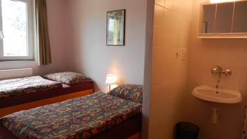 Comfort House, 4 Bedrooms | 8 bilik tidur, dilengkapkan perabot secara berasingan, cadar katil