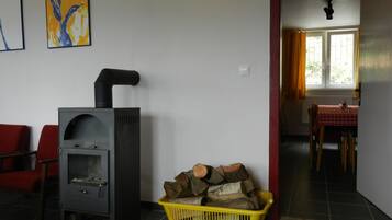 Classic House, 4 Bedrooms | Living room | DVD player