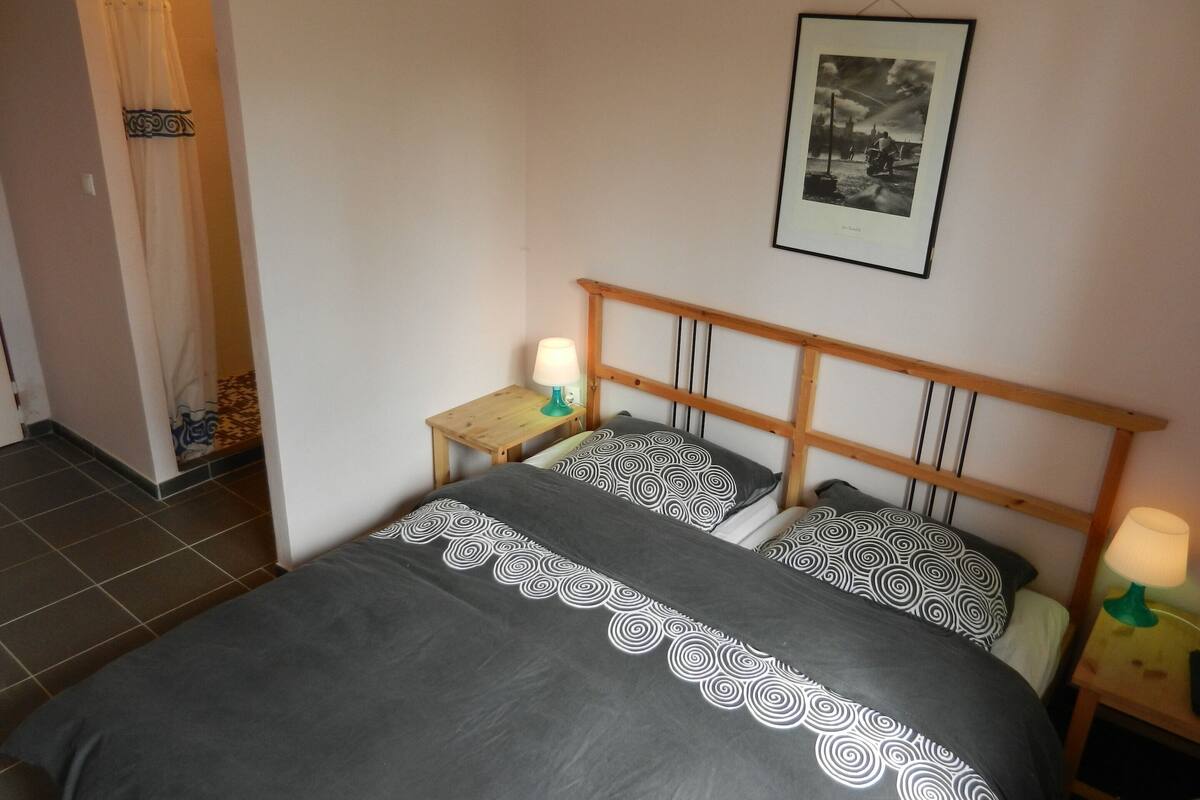 4 chambres, ameublement personnalisé, draps fournis