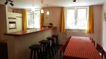Comfort House, 4 Bedrooms | Private kitchen | Fridge, microwave, oven, stovetop