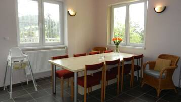 Classic House, 4 Bedrooms | Dining