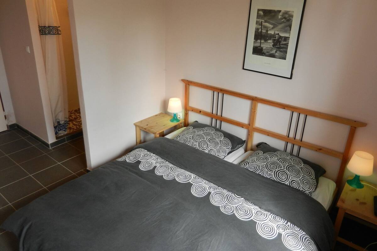4 chambres, ameublement personnalisé, draps fournis
