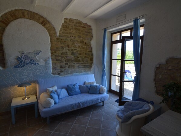 Comfort Cottage, 2 Bedrooms | Living room
