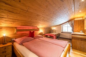 2 bedrooms, individually furnished, bed sheets - Boutique Apartment in Kirchdorf With Swimming Pool (Kirchdorf in Tirol)