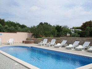 Outdoor pool - Charming Apartment in Banjole Near Sea (Medulin)