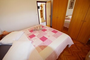 5 bedrooms, individually furnished, bed sheets - Charming Apartment in Banjole Near Sea (Medulin)