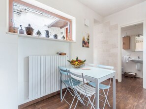 Comfort Cottage, 2 Bedrooms | Dining - Cozy Cottage in Alberobello With Garden (Alberobello)