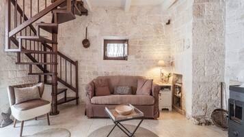 Comfort Cottage, 2 Bedrooms | Living room | DVD player