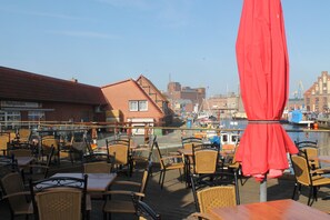 Deluxe Apartment, 2 Bedrooms | Outdoor dining - Modern Apartment in Wismar Near Sea (Wismar)