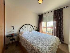 3 bedrooms, individually furnished, iron/ironing board, bed sheets