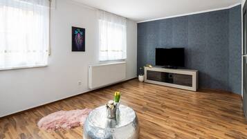 Classic House, 3 Bedrooms | Living room