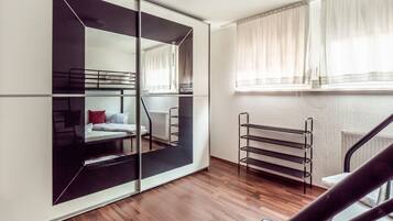 3 bedrooms, bed sheets