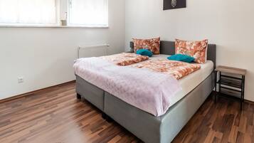 3 bedrooms, bed sheets