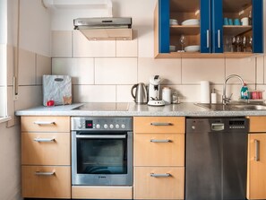 Fridge, oven, dishwasher, coffee/tea maker