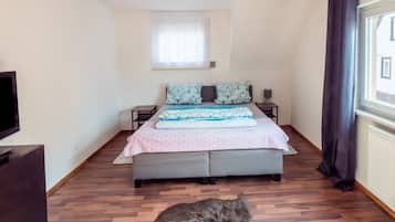 3 bedrooms, bed sheets